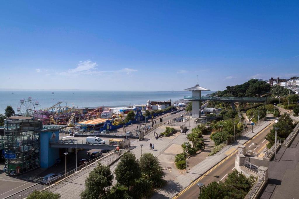 Marine Villa Hotel & Suites - Close To Beach, Train Station & Southend Airport Southend-on-Sea Exterior photo