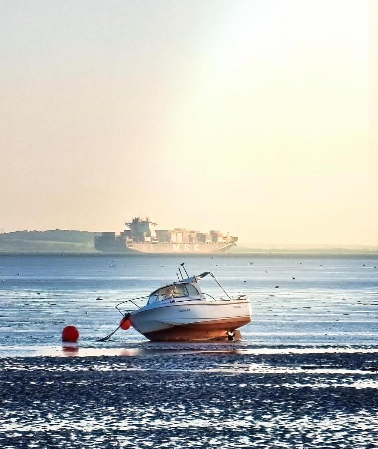 Marine Villa Hotel & Suites - Close To Beach, Train Station & Southend Airport Southend-on-Sea Exterior photo