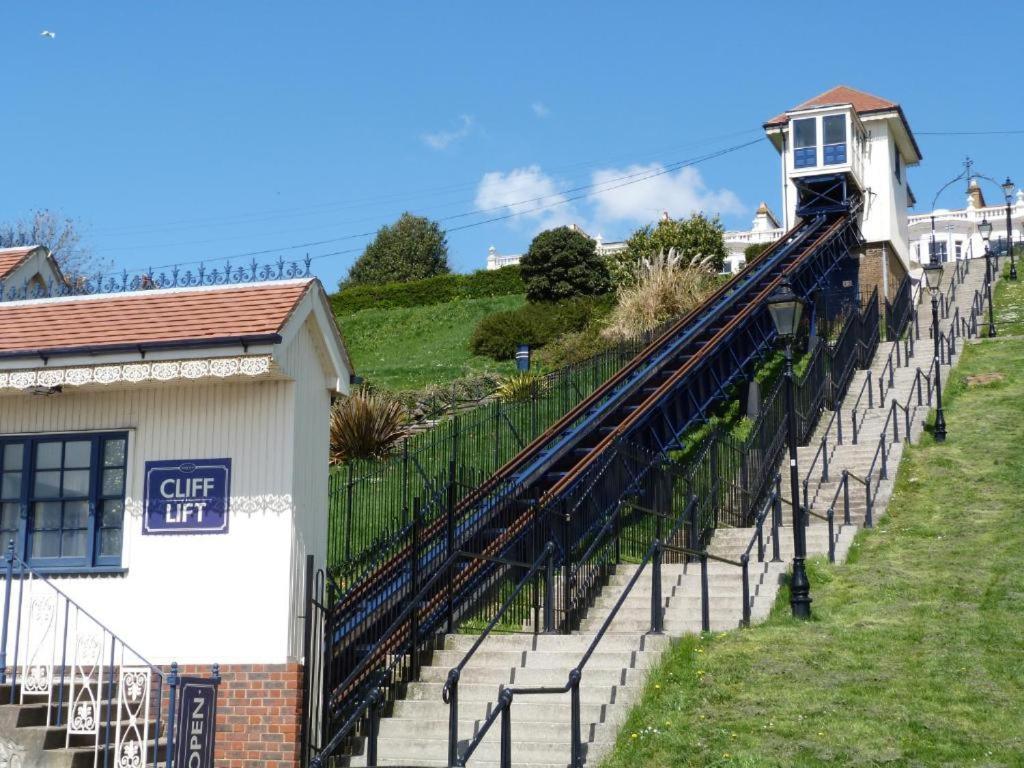 Marine Villa Hotel & Suites - Close To Beach, Train Station & Southend Airport Southend-on-Sea Exterior photo
