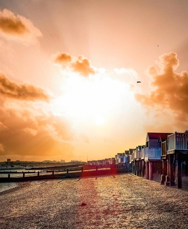 Marine Villa Hotel & Suites - Close To Beach, Train Station & Southend Airport Southend-on-Sea Exterior photo