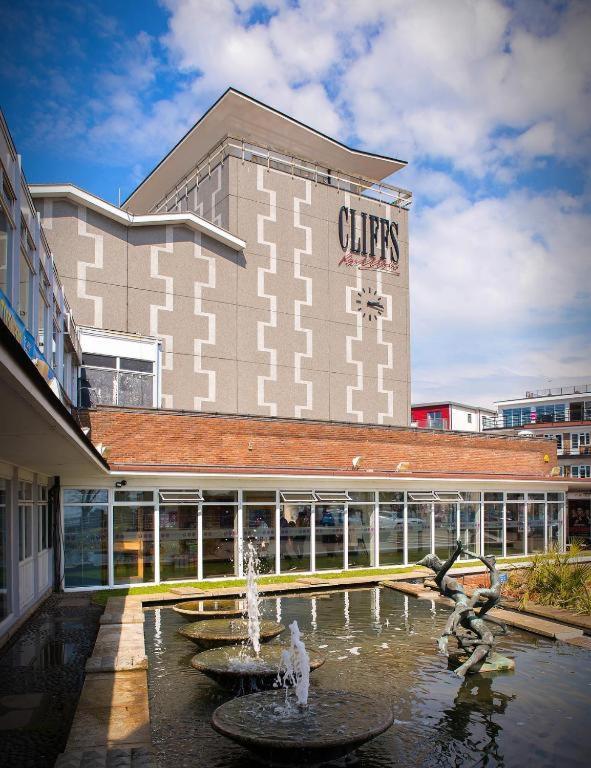 Marine Villa Hotel & Suites - Close To Beach, Train Station & Southend Airport Southend-on-Sea Exterior photo